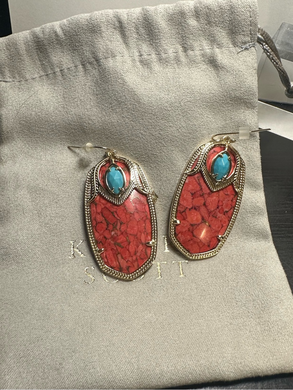 EUC Kendra Scott Bronze Veined Red Magnesite Darby in Gold frames